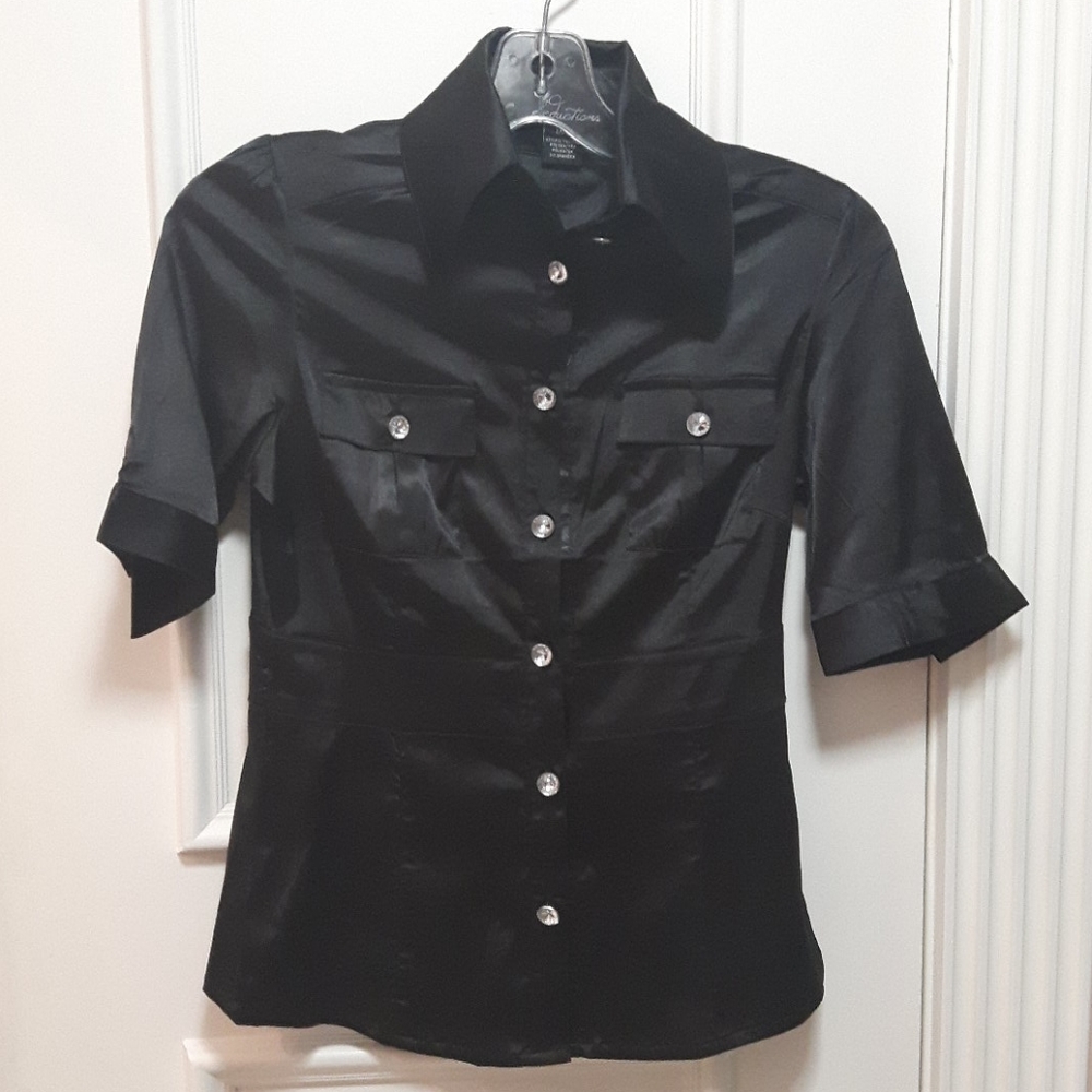 🛍️ NWOT Satin-y blouse with rhinestone